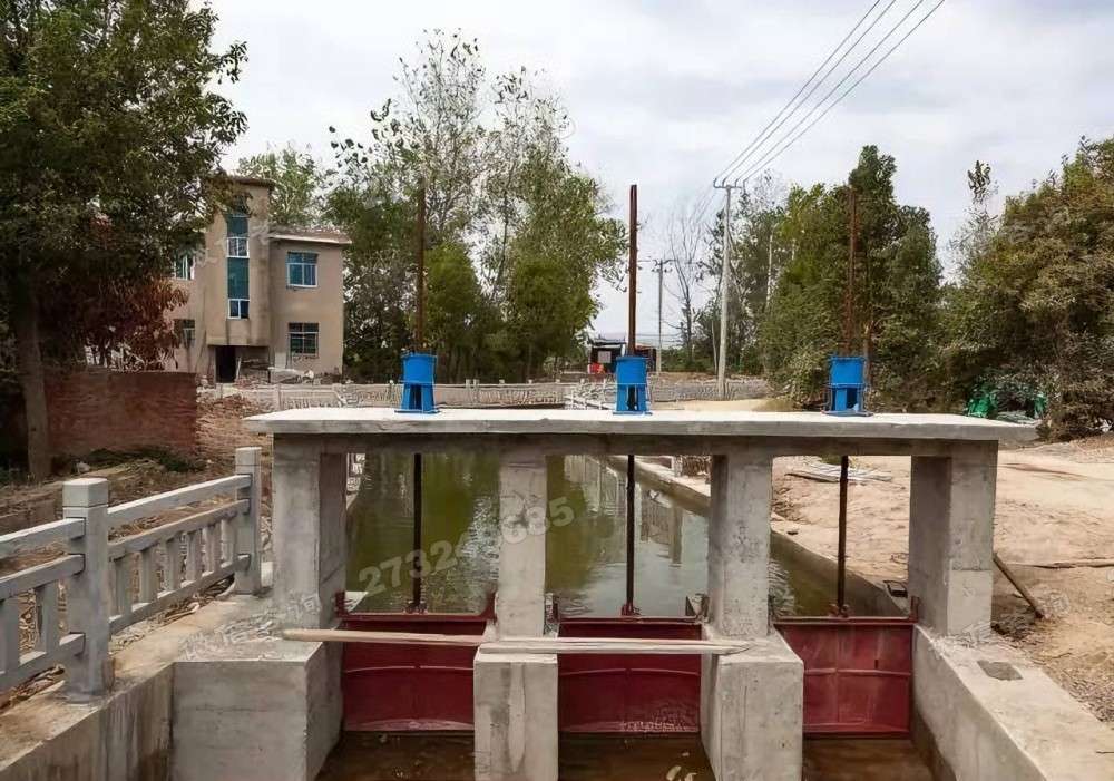 三孔渠道闸门