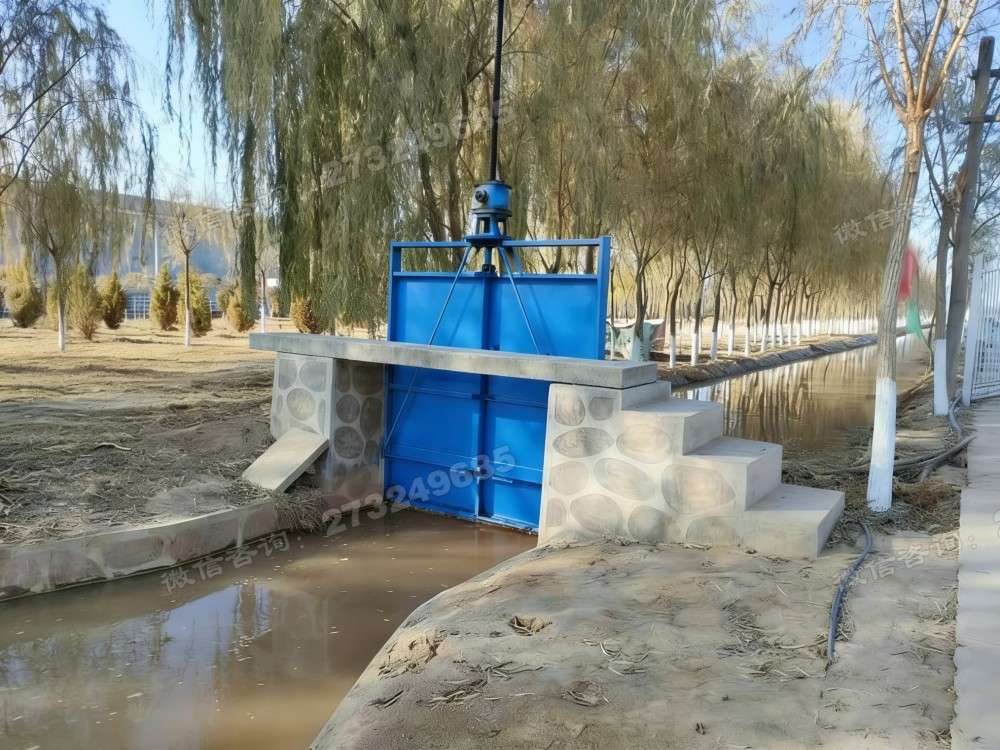 红古景观渠道蓝色闸门